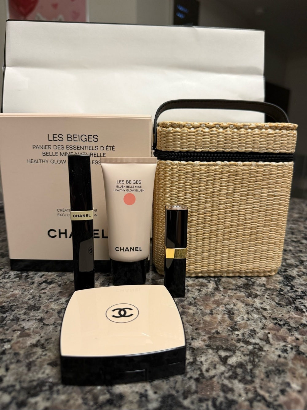CHANEL Les Beiges Summer Essentials Limited Edition Raffia Cosmetic Case